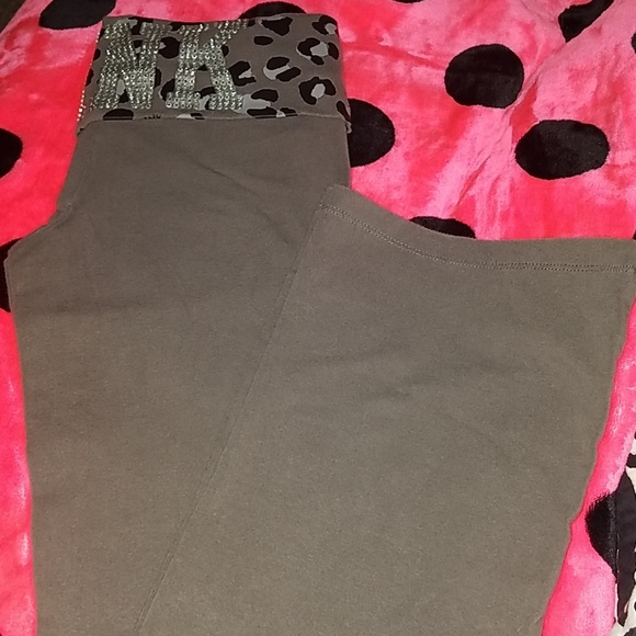 XS VSPINK ~ Rare yoga's♡ - Picture 2 of 4